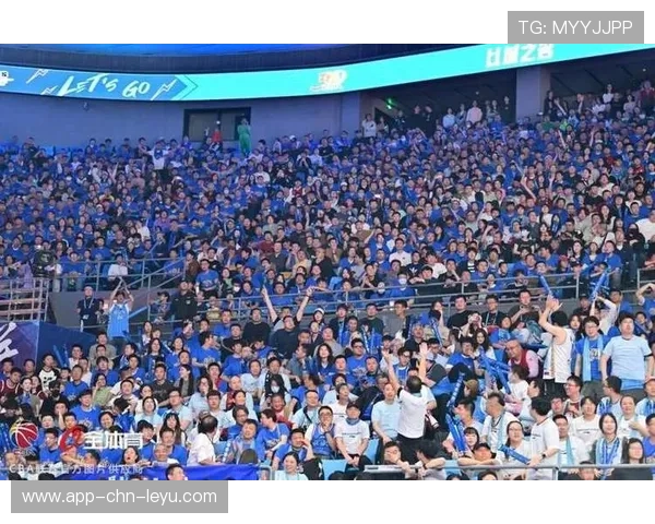 冰球球迷花式助威上演看台秀